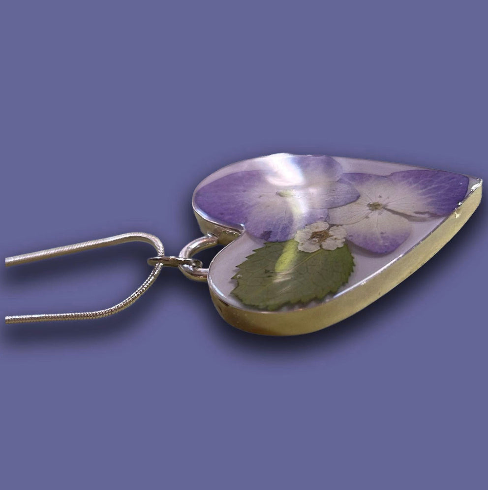 Unique handmade jewelry featuring real flowers preserved in resin 